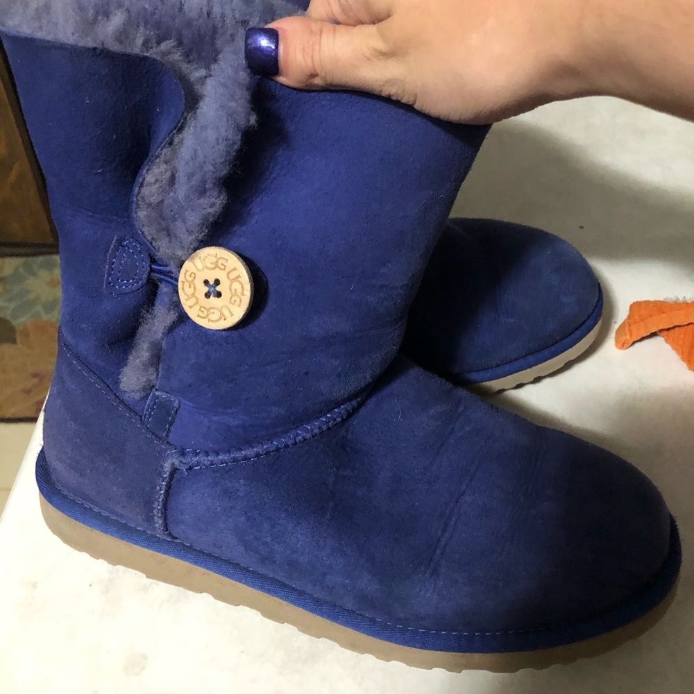 Uggs size 9 but can fit bigger!